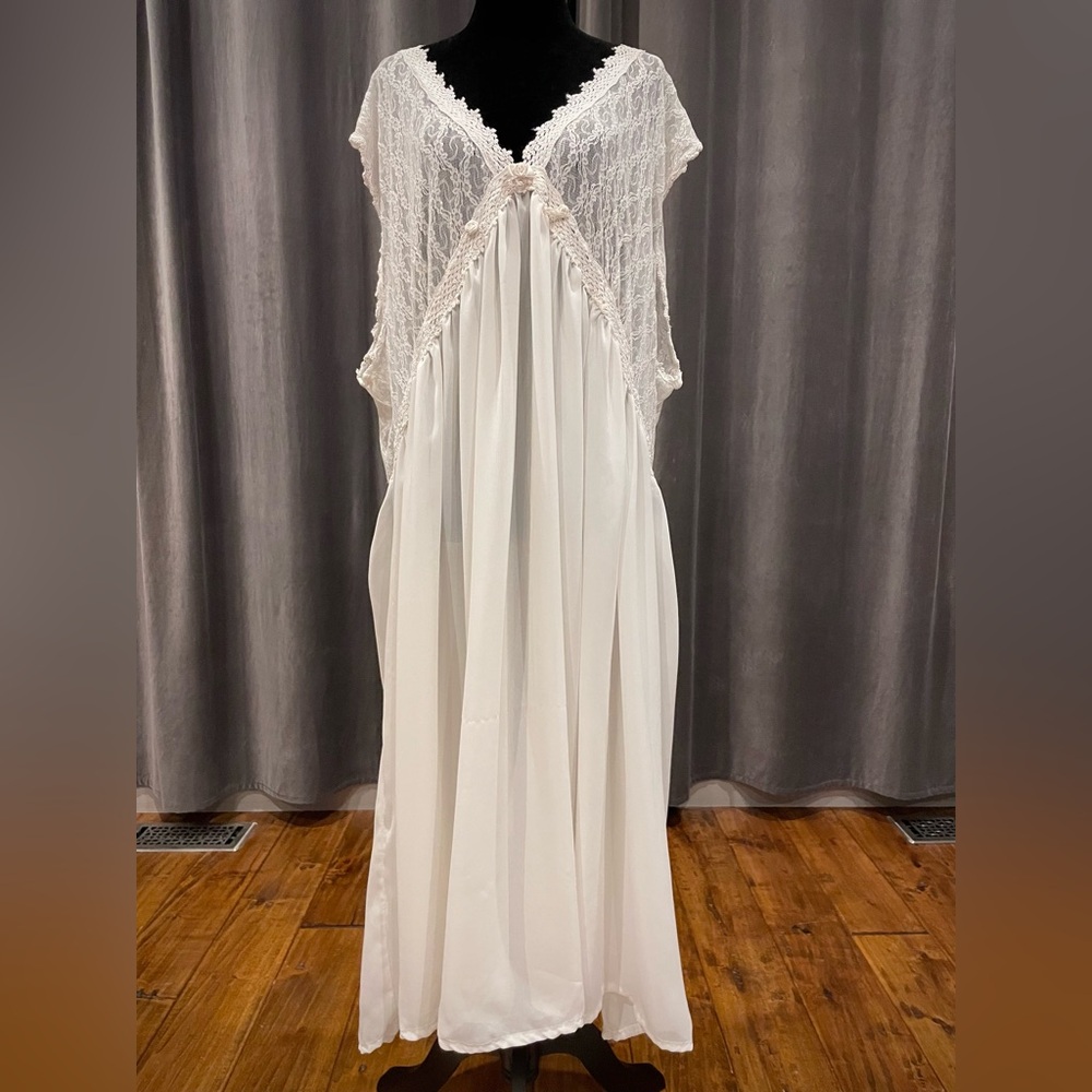 Amoureuse plus size nightgown